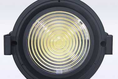 Outdoor Video Lighting 70W LED Fresnel Spotlight CRI&gt;96 with Sony V-Mount Battery Plate supplier