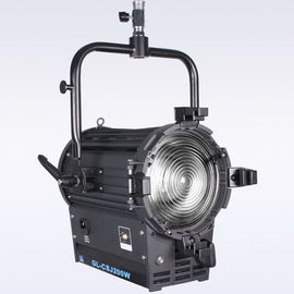 High Light Output 200W LED Fresnel Light Daylight Battery Powered for Film and Studio Lighting(Pole-Operated Yoke) supplier