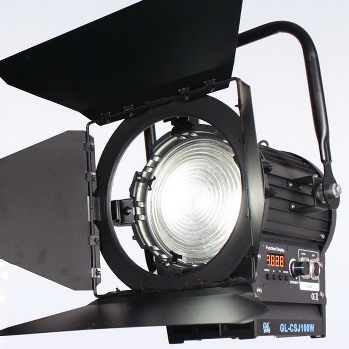 High Light Output 200W LED Fresnel Light Daylight Battery Powered for Film and Studio Lighting(Pole-Operated Yoke) supplier
